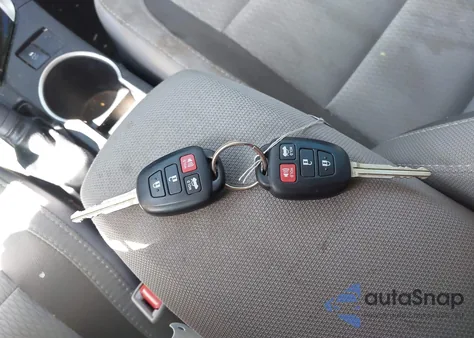 2019 Toyota Corolla Le z USA, uszkodzony, nr VIN 2T1BURHE8KC227060